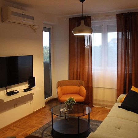 Luxury Apartments Parking In Garage Nis Bagian luar foto