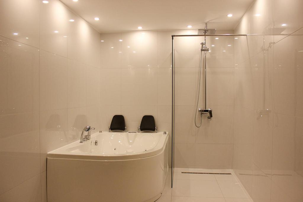 Luxury Apartments Parking In Garage Nis Bagian luar foto
