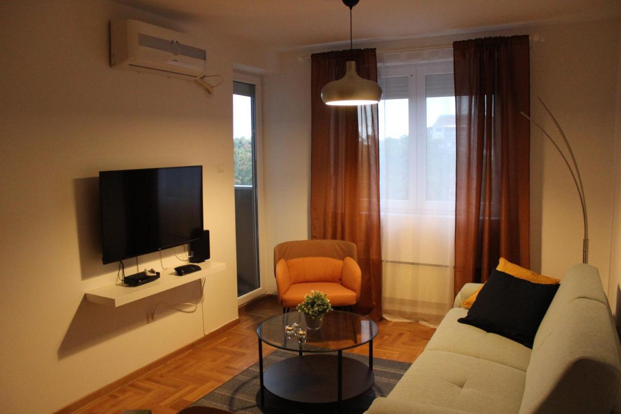 Luxury Apartments Parking In Garage Nis Bagian luar foto